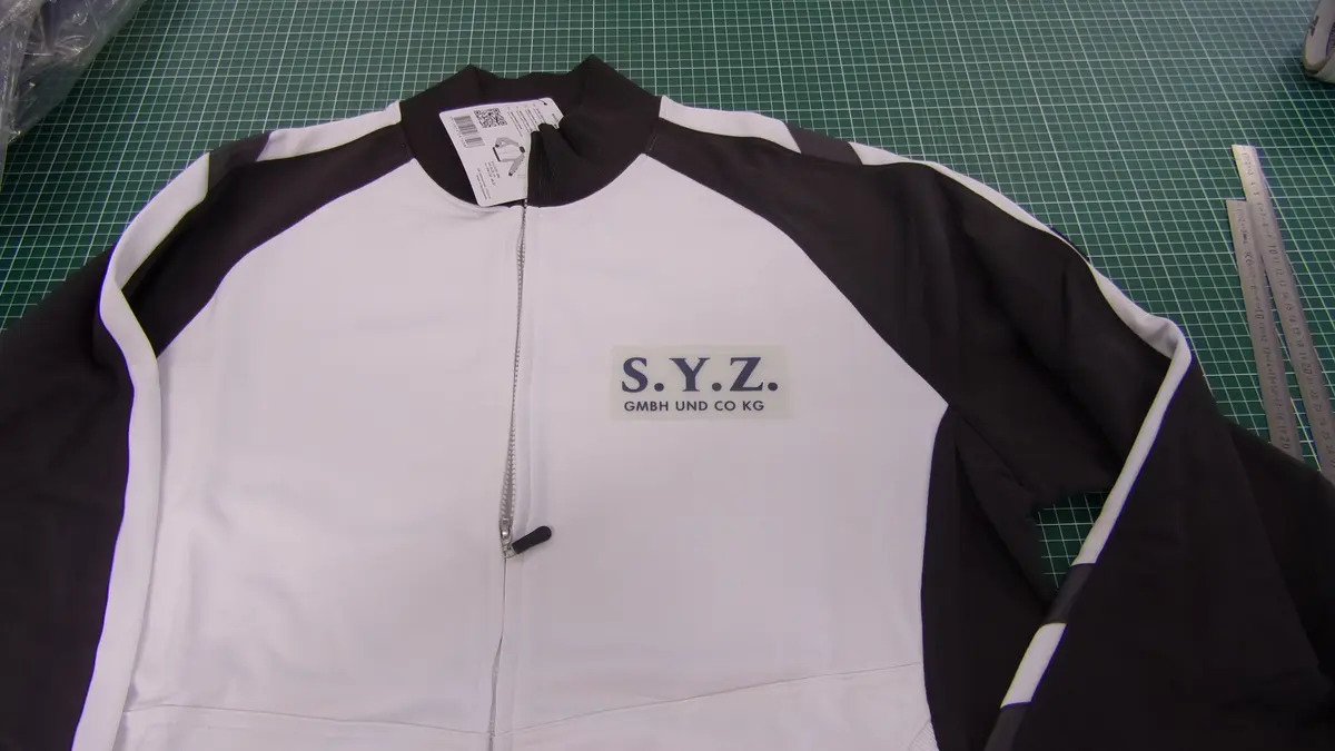 S.Y.Z. Trainingsjacke schwarz-weiß