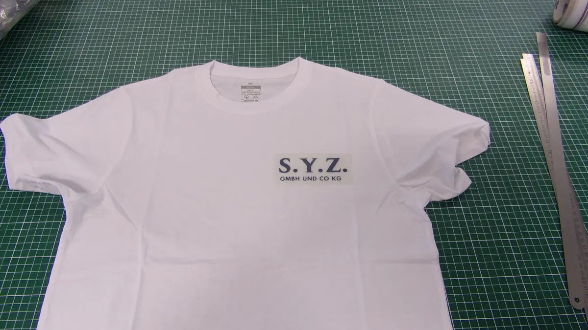 S.Y.Z. T-Shirt weiß mit Firmenlogo